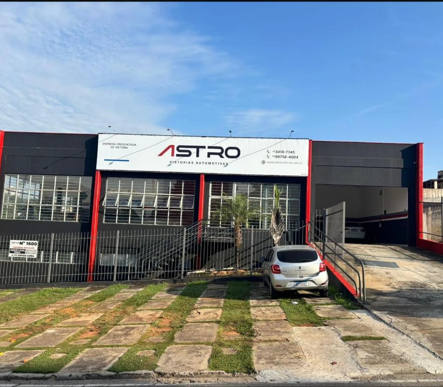 Fachada da unidade Astro Vistorias de Sorocaba com a identidade visual aplicada