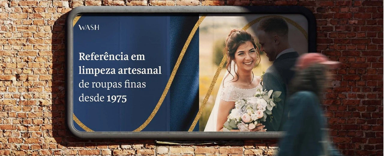 Mídia externa da Wash com a assinatura "Referência em limpeza artesanal de roupas finas desde 1975"