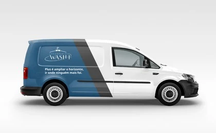 Adesivação de veículo da frota Wash+ com o conceito "Plus é ampliar o horizonte"